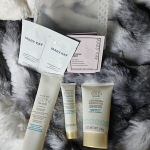 Mary Kay Satin Hands Moisturizer Collection - White and Cream